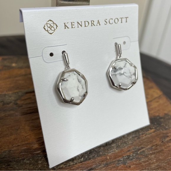 NWT Kendra Scott Silver Cynthia Drop Earrings in White Howlite! - Picture 3 of 4